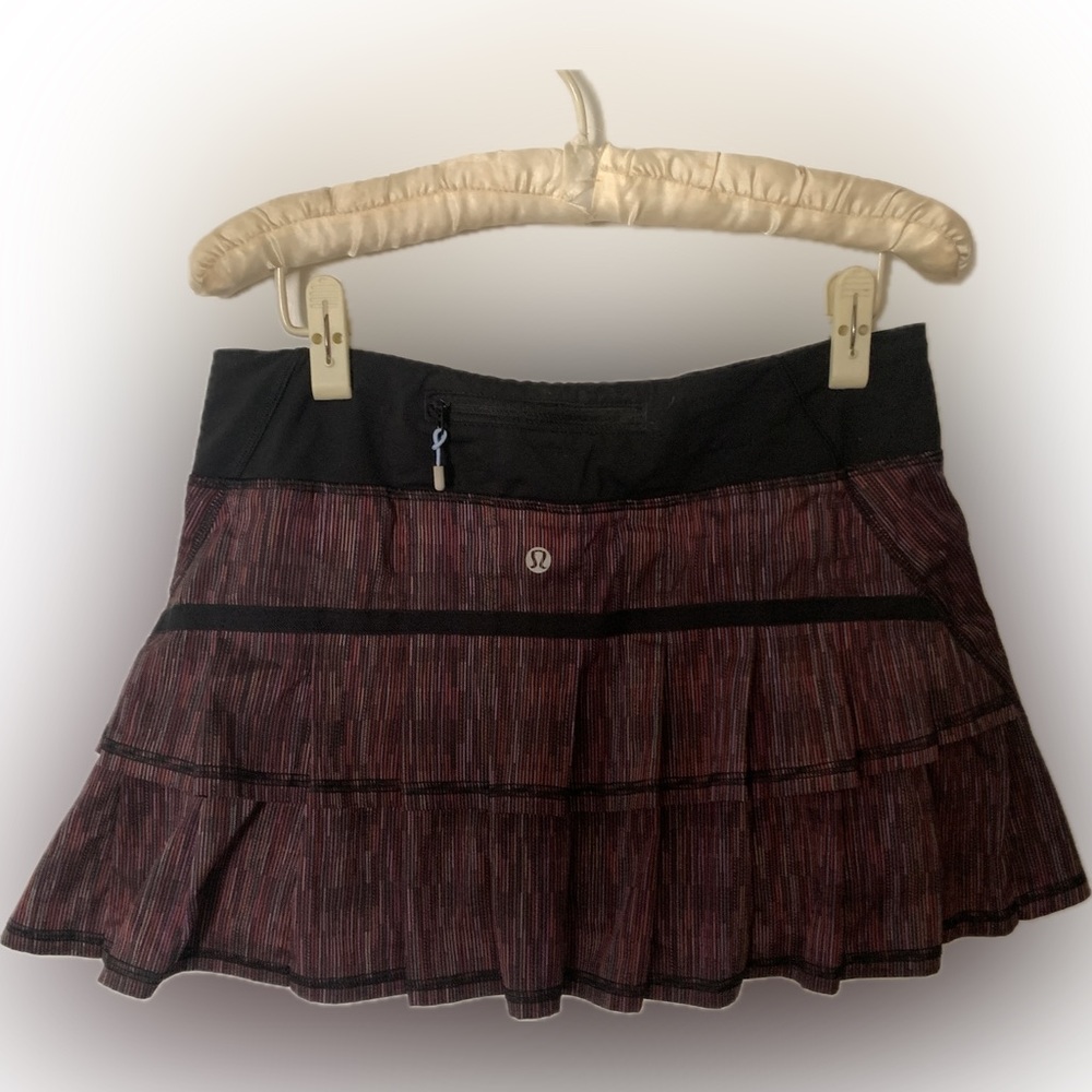 Lululemom ruffled tennis skirt. Medium.